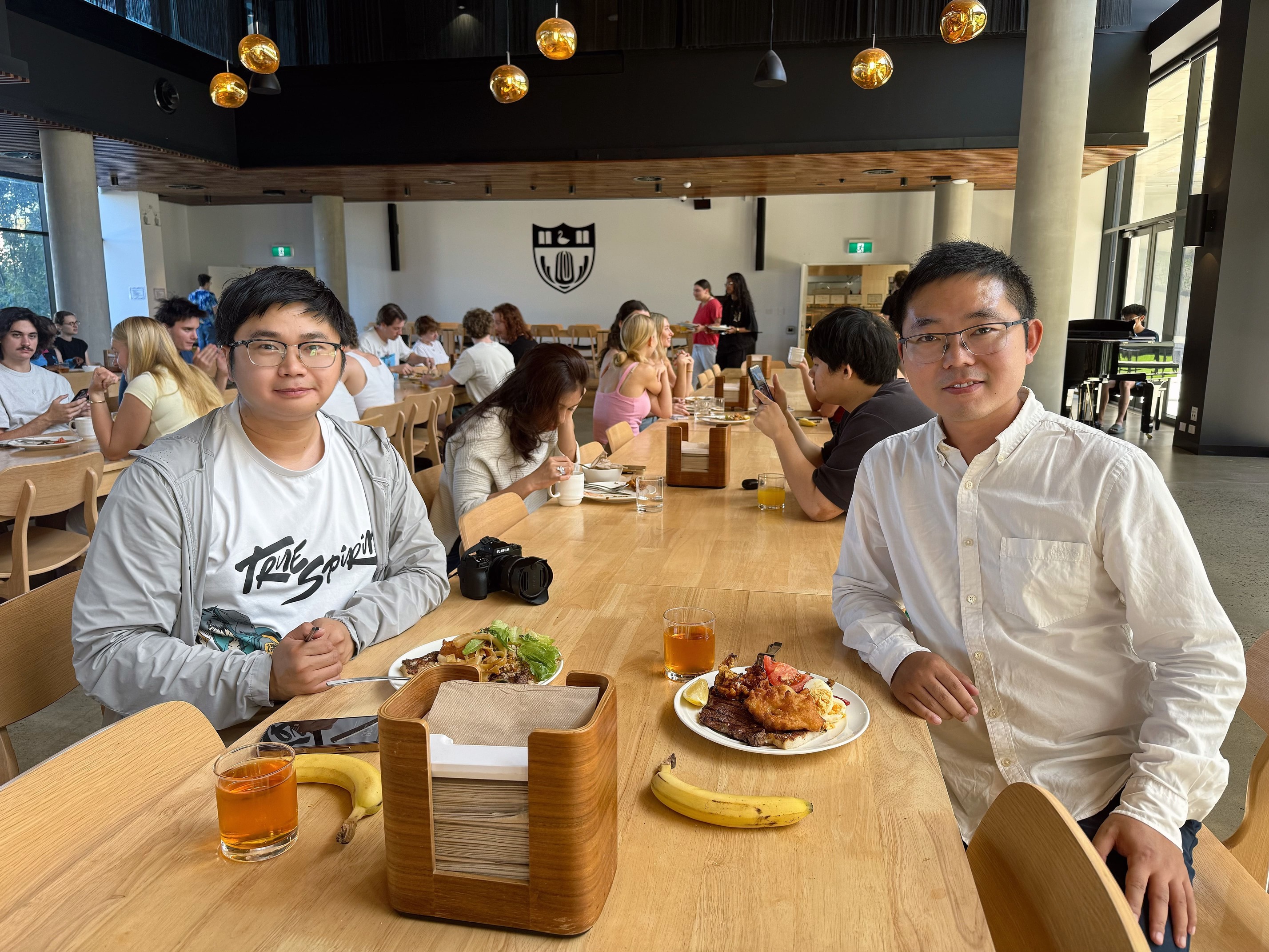 离开澳洲前与宋泳泽老师在校园吃自助午餐